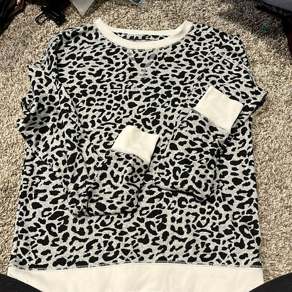 Zyia active Leopaed print sweater